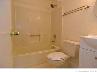 880 Mix Ave, Hamden, CT 06514