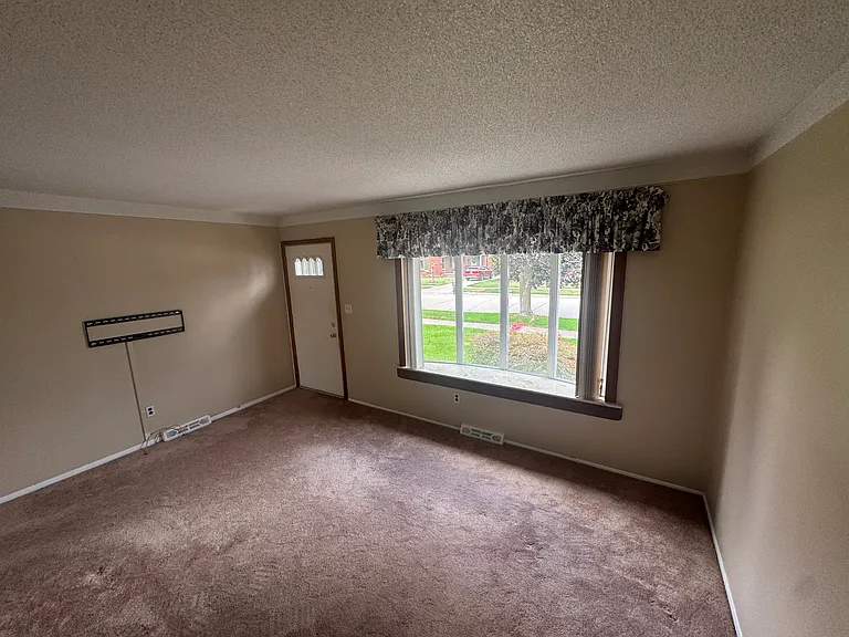 14715 Leblanc Ave — Photo 2