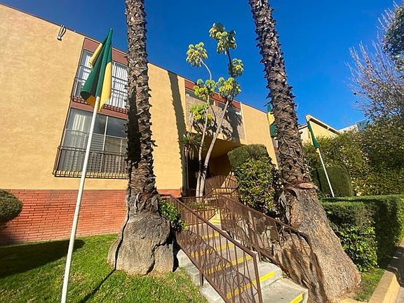 2nd image of 133 S Mariposa Ave APT 4