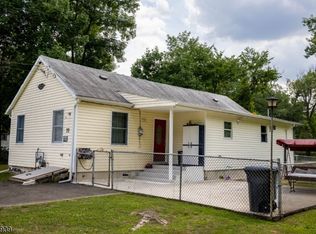 77 Fayette Ave, Wayne, NJ 07470