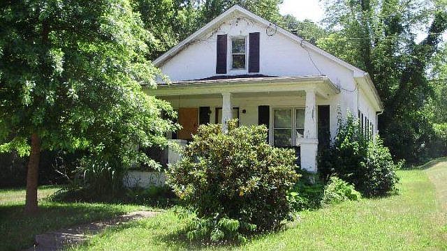 1st image of 1623 Lawrence Ave