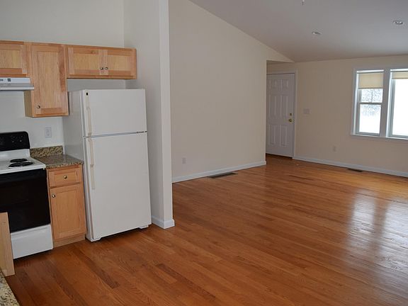 eat-in kitchen area