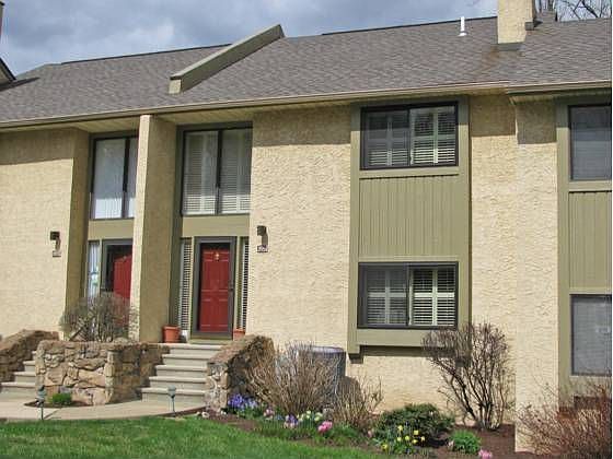 1st image of 400 Lynetree Dr