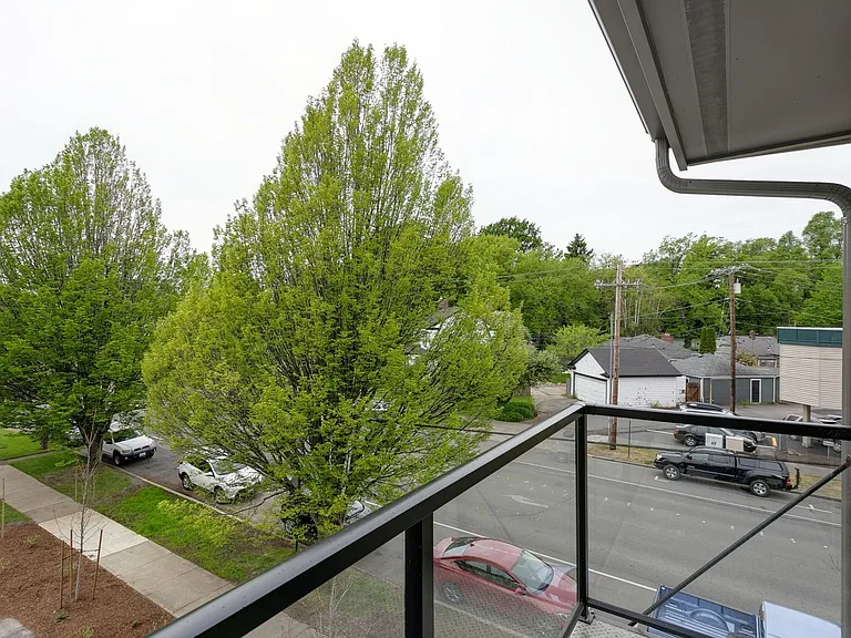 One Month Free, Broadway Station Apartments — Photo 29