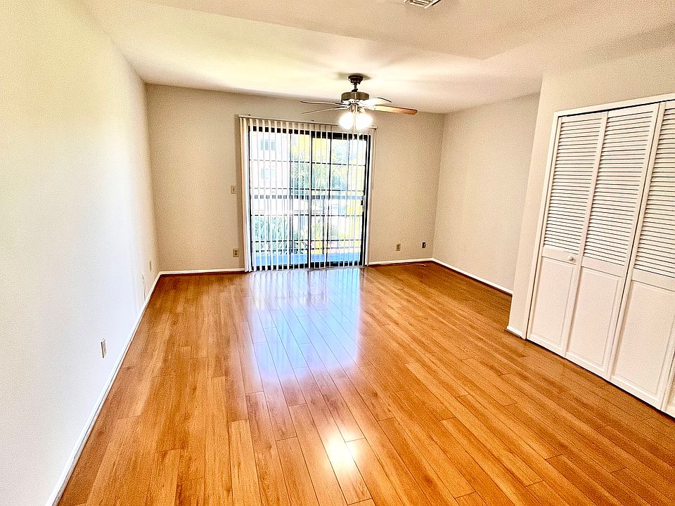Open concept living & dining room