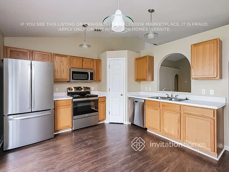 17037 Holmby Ct — Photo 11