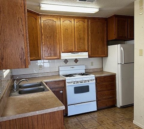 5th image of 240 Val Verde St #B