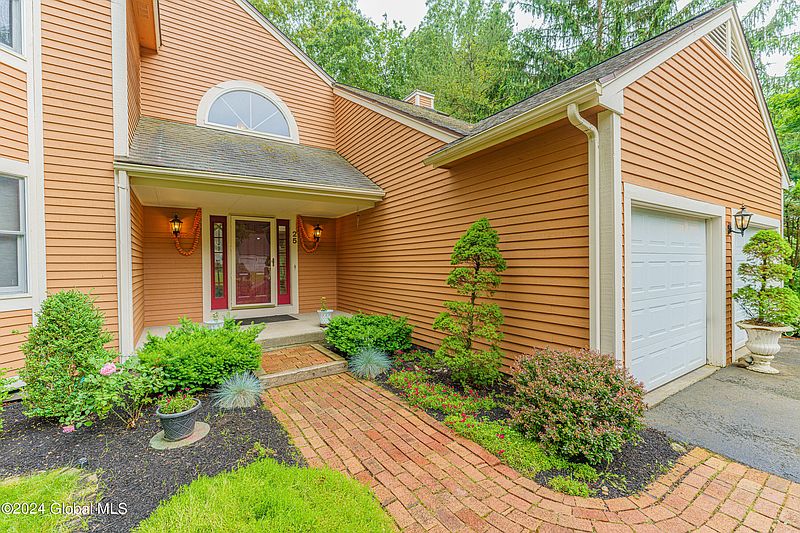 4th image of 25 Orchard Park Drive