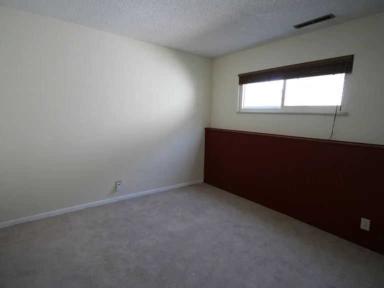1092 Stanton St — Photo 8