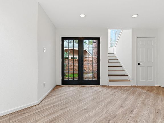 5th image of 23 Cedar Chase Pl
