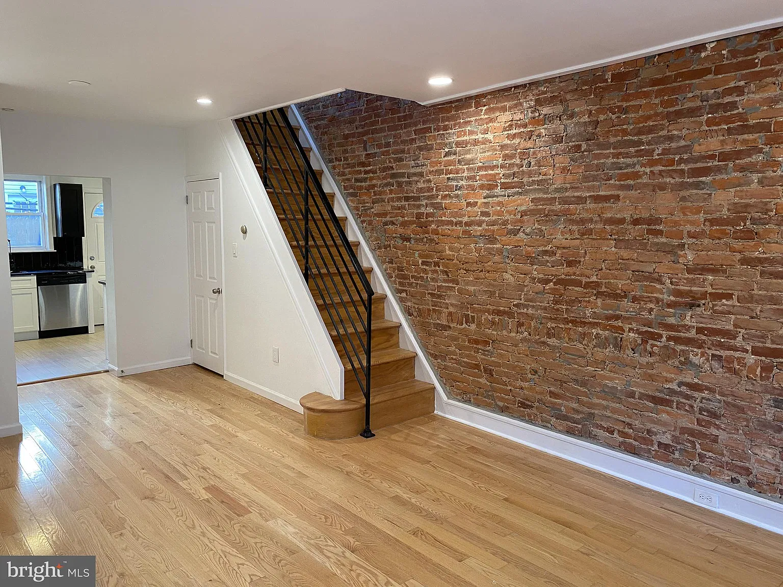 2 bed, 1.5 bath, 840 sqft, $1,975 — Photo 2
