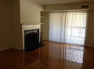 25 Montrose Manor Ct APT J, Catonsville, MD 21228