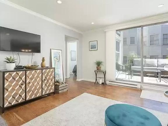 3rd image of 1734 Bay St APT 104