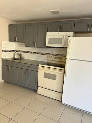 1 bed, 400 sqft, $1,300 — Photo 1