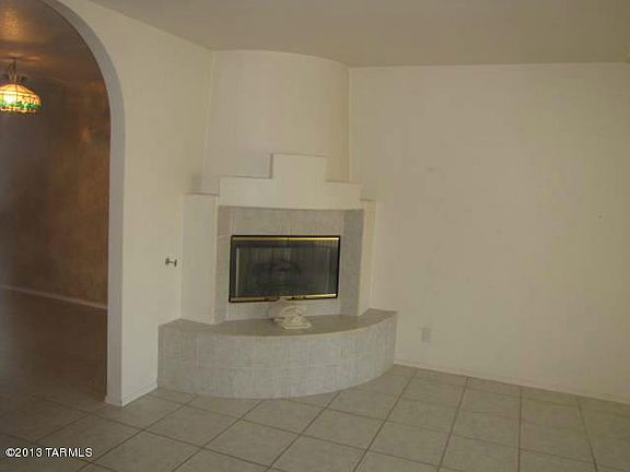 2nd image of 584 E Savannah St