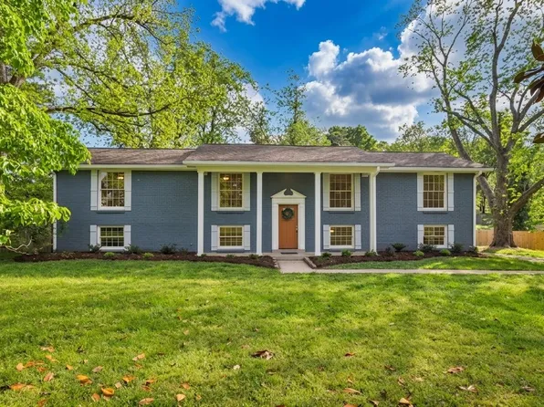 152 Lake Terrace Dr, Hendersonville, TN 37075