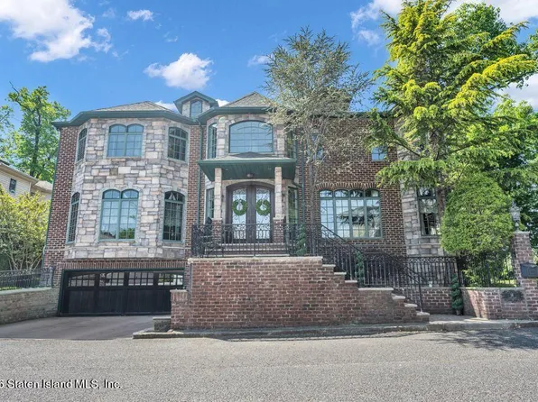 18 Ivan Ct, Staten Island, NY 10309
