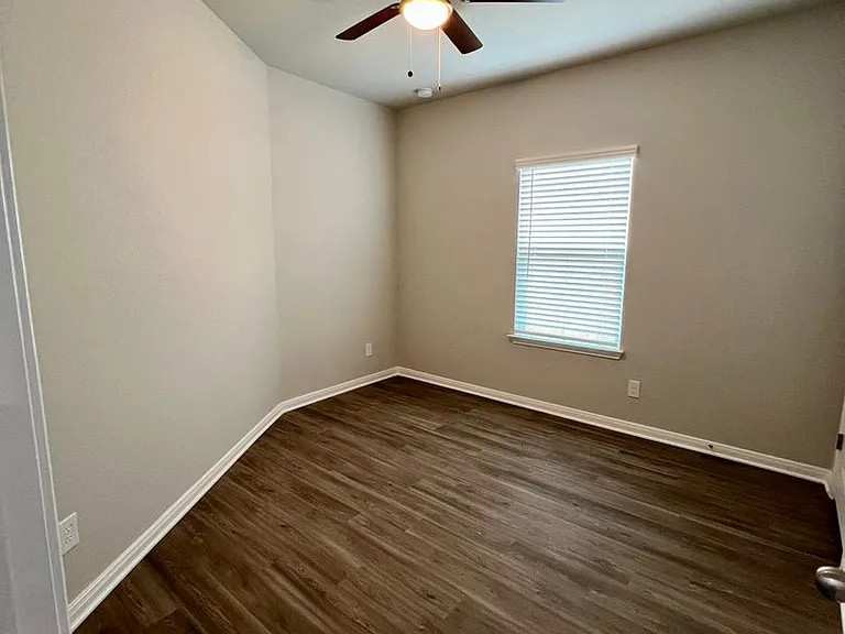 351 Emma Dr — Photo 14