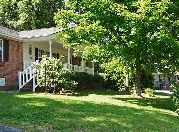 3rd image of 44 Meadow Dr