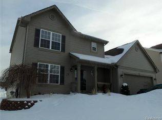 3718 Sugarbush Dr, Howell, MI 48843