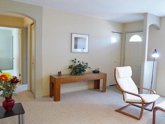 3rd image of 1329 W Tonopah Dr