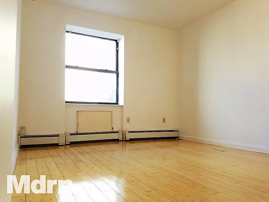 Rented by Mdrn Residential | media 15