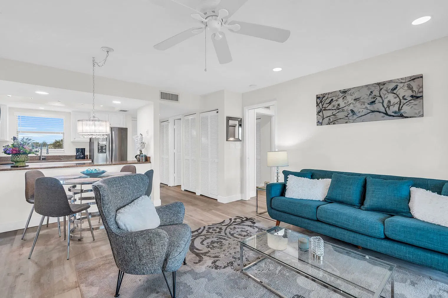 2 bed, 2.0 bath, 861 sqft, $8,408 — Photo 3