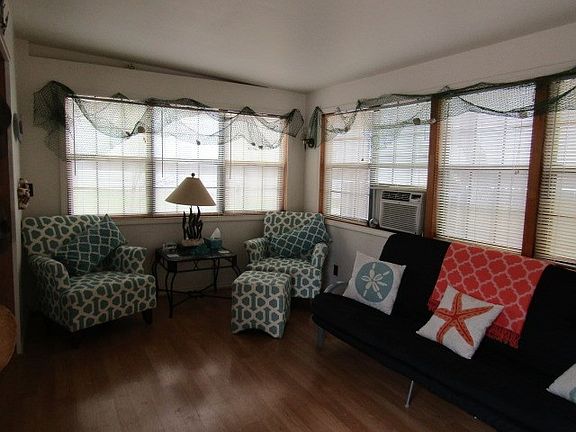2nd image of 608 Sunset Dr