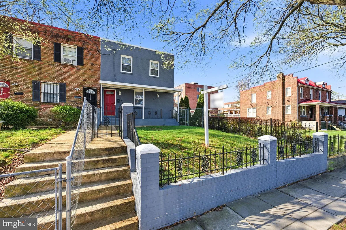Building Photo - 4029 Grant St NE