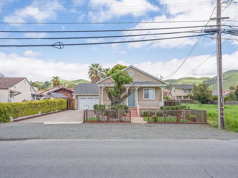 43388 Ellsworth St — Photo 1