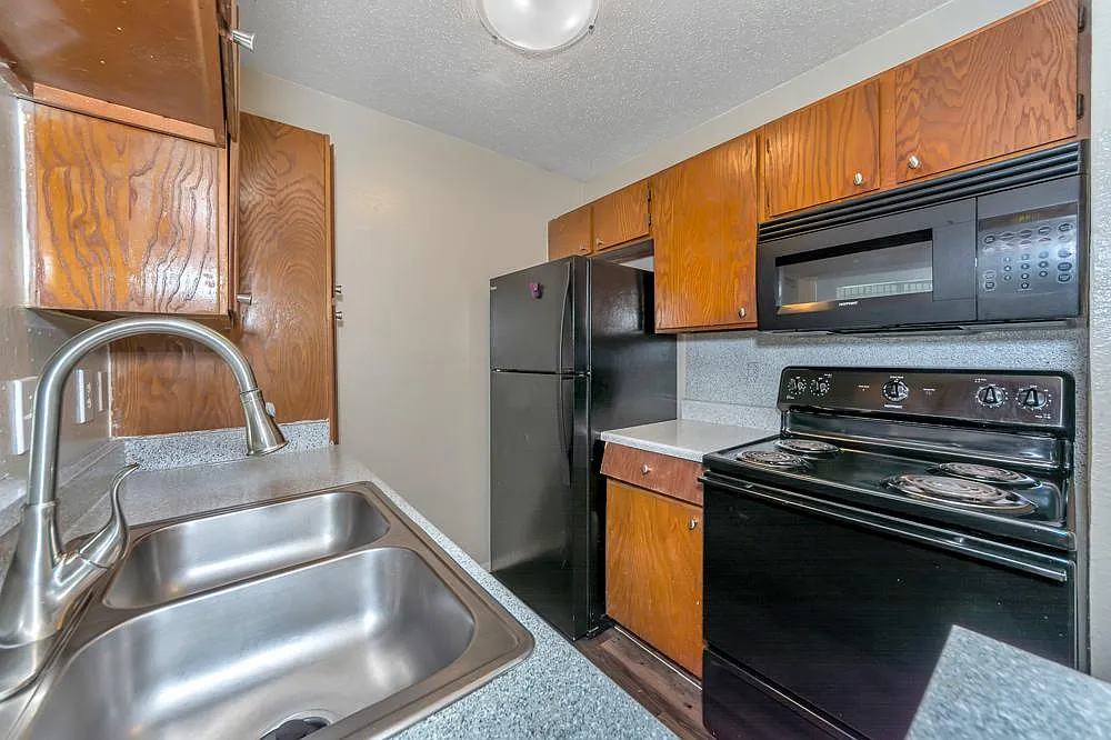 Oak Meadow Apartments — Photo 3