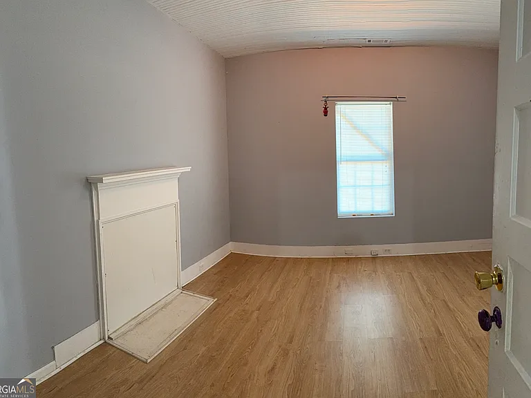 1006 W College St — Photo 16