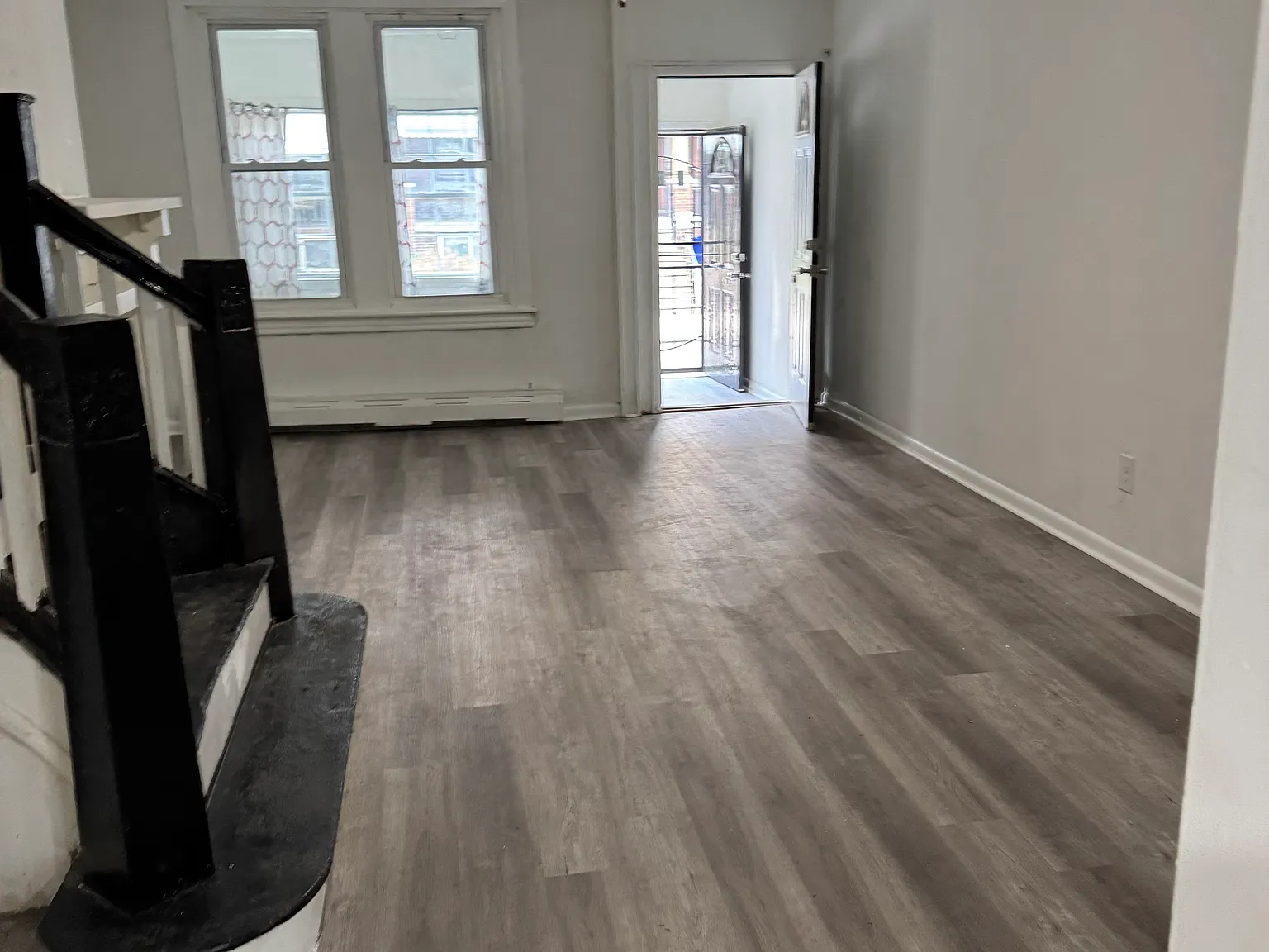 5 bed, 2100 sqft, $650 — Photo 3