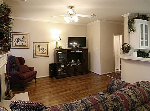 5th image of 2441 Southcourt Cir