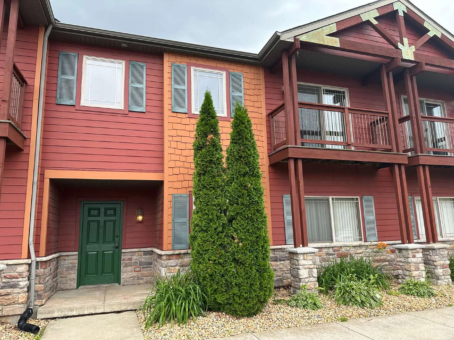 4 bed, 3.0 bath, $2,150 — Photo 2