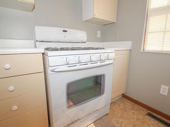 5th image of 235 Glenkirk Dr