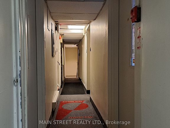 4th image of 2588A Yonge St #4