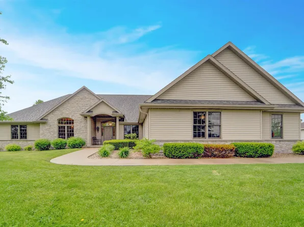 1136 Spring Lake Dr, Fond Du Lac, WI 54935