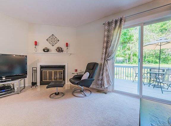 5th image of 508 Carlton Ln