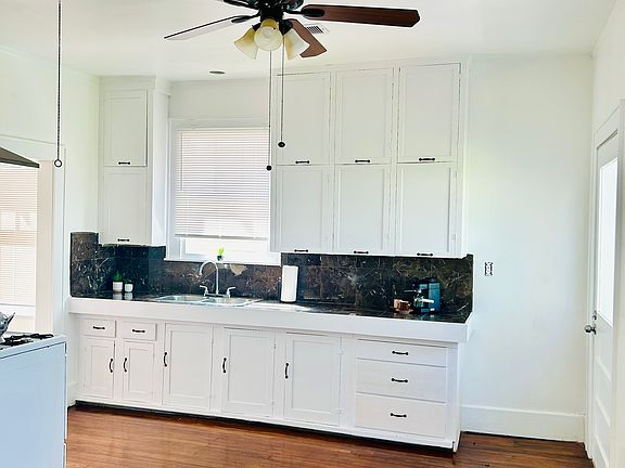 3rd image of 4312 Avenue S 1/2
