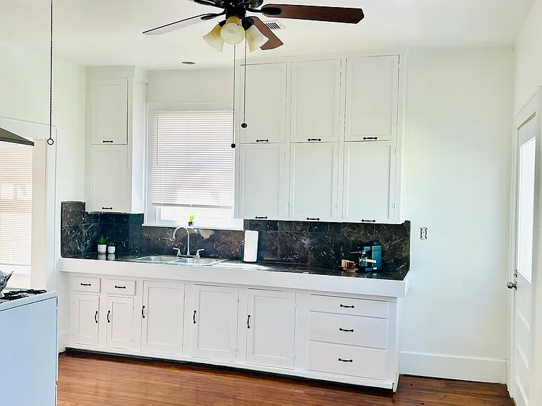 4312 Avenue S 1/2 — Photo 3