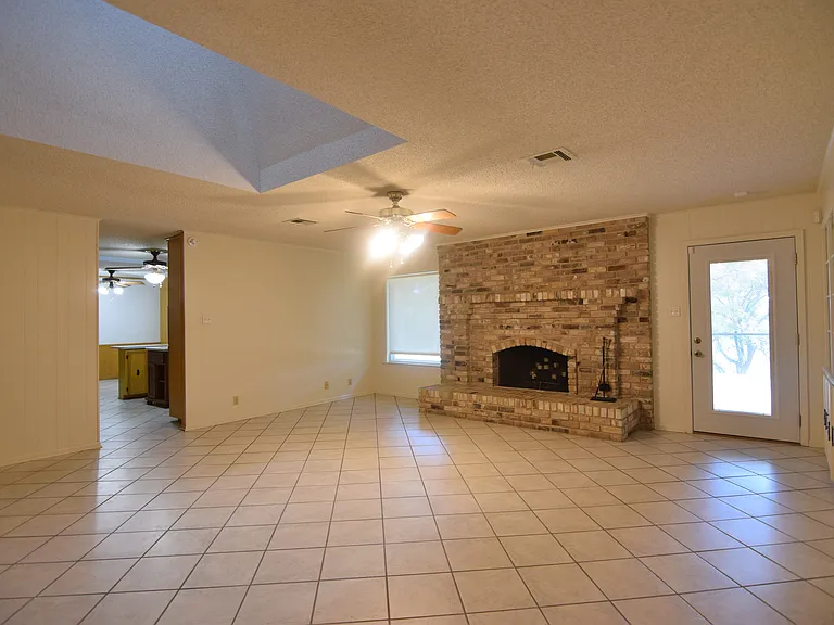 10920 Hartrick Bluff Rd — Photo 6