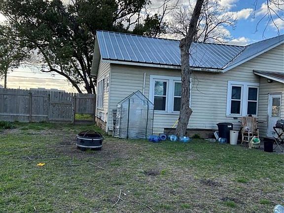 3rd image of 2923 Lilac St