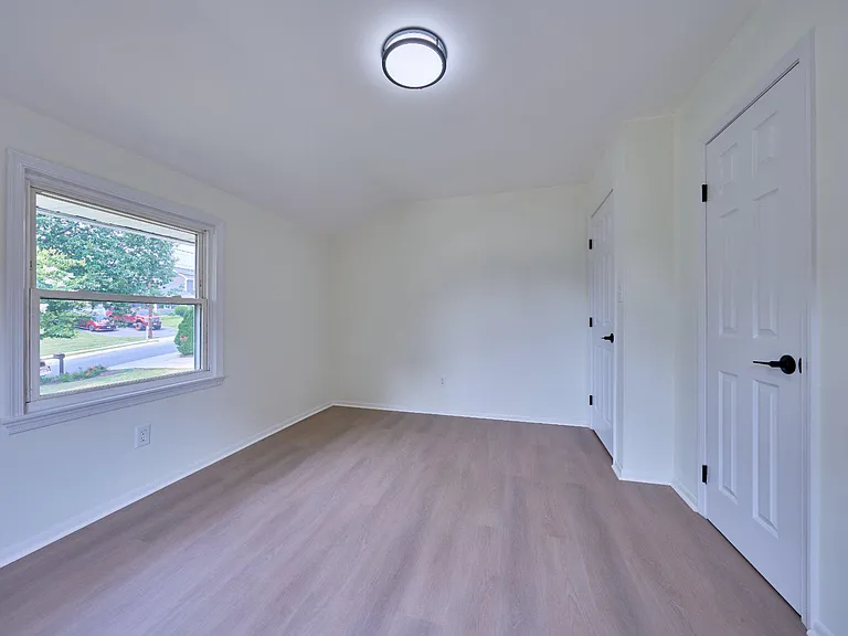 2924 Gracefield Rd — Photo 11