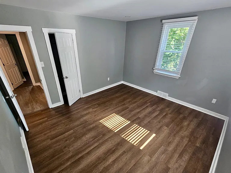 645 Roberts Ave — Photo 11