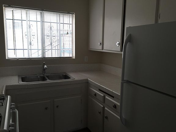 4th image of 3837 39th St APT 3