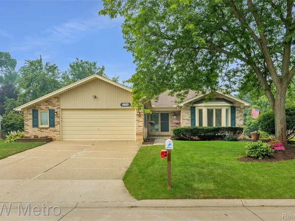 2154 Warrington Rd, Rochester Hills, MI 48307