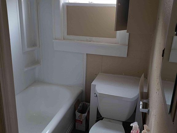 5th image of 143 Merrick St