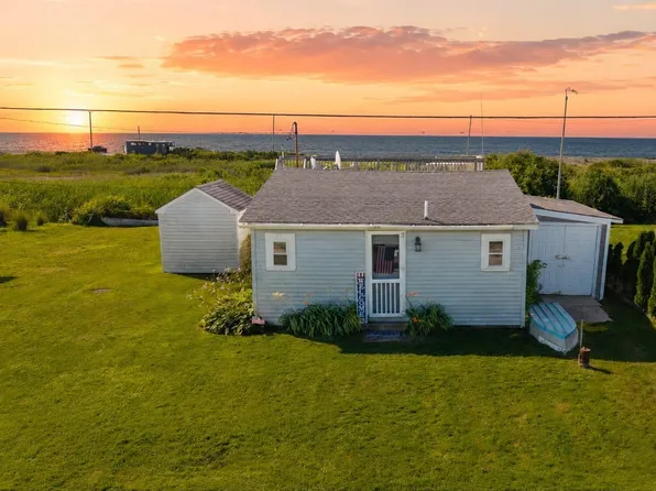32 1st St, Westport, MA 02790