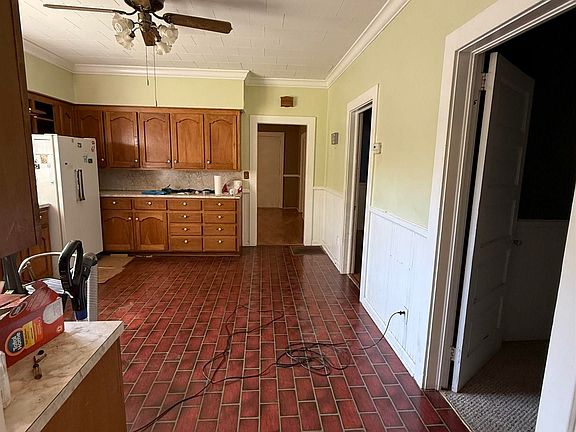 4th image of 30 W Tuscaloosa Ave